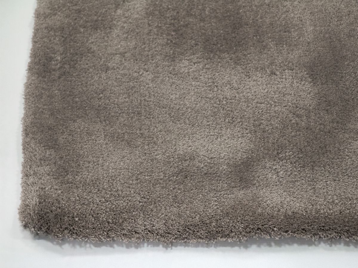 Hochflorteppich Lomani Taupe Ecke