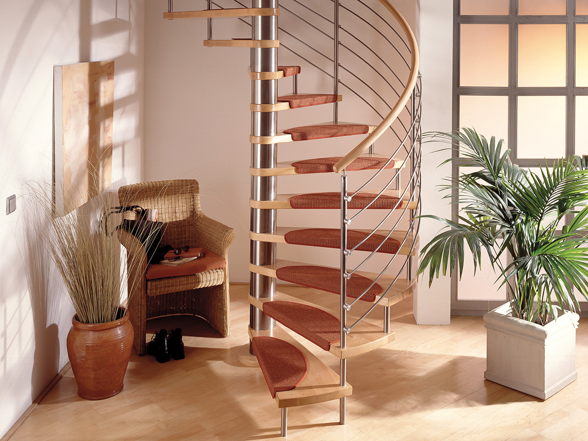 Sisalstufenmatten Terra Foto einer Wendeltreppe mit Sisalstufenmatten in Farbe Terra.