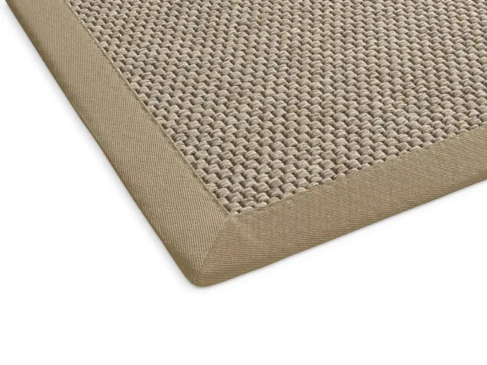 Foto von der Ecke eines Naturana Panama mit Polyesterbordüre.