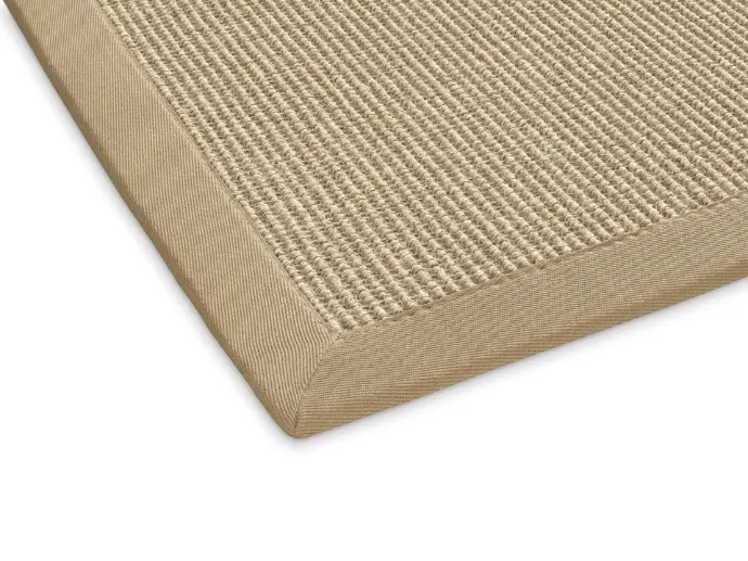 Foto der Eicke eines Sisalteppichs Mara S2 Chablis