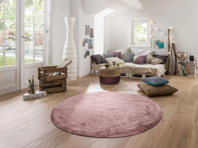 Louisa Rosa Foto eines Hochflorteppichs Louisa Rosa in einem Schlafzimmer.