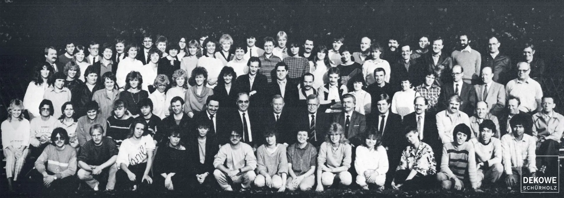 Photo of DEKOWE employees on the occasion of the 100th anniversary